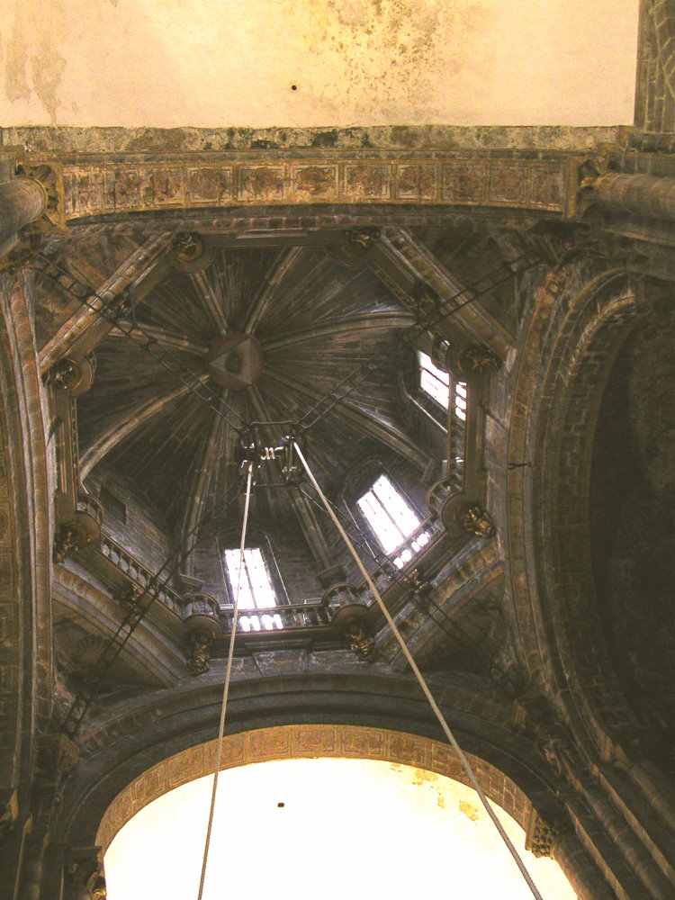 Cathedrale interieur 1.JPG